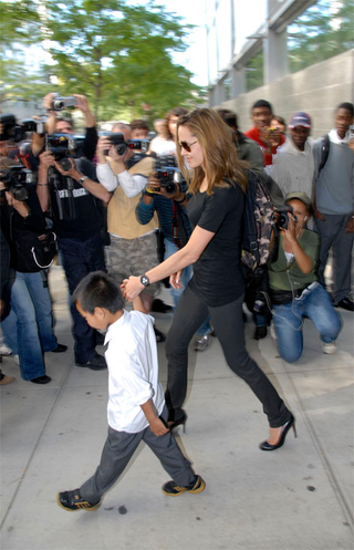 Illustration for article titled Angelina Jolie's "Peanuts" Gallery Of Back-To-School Outfits